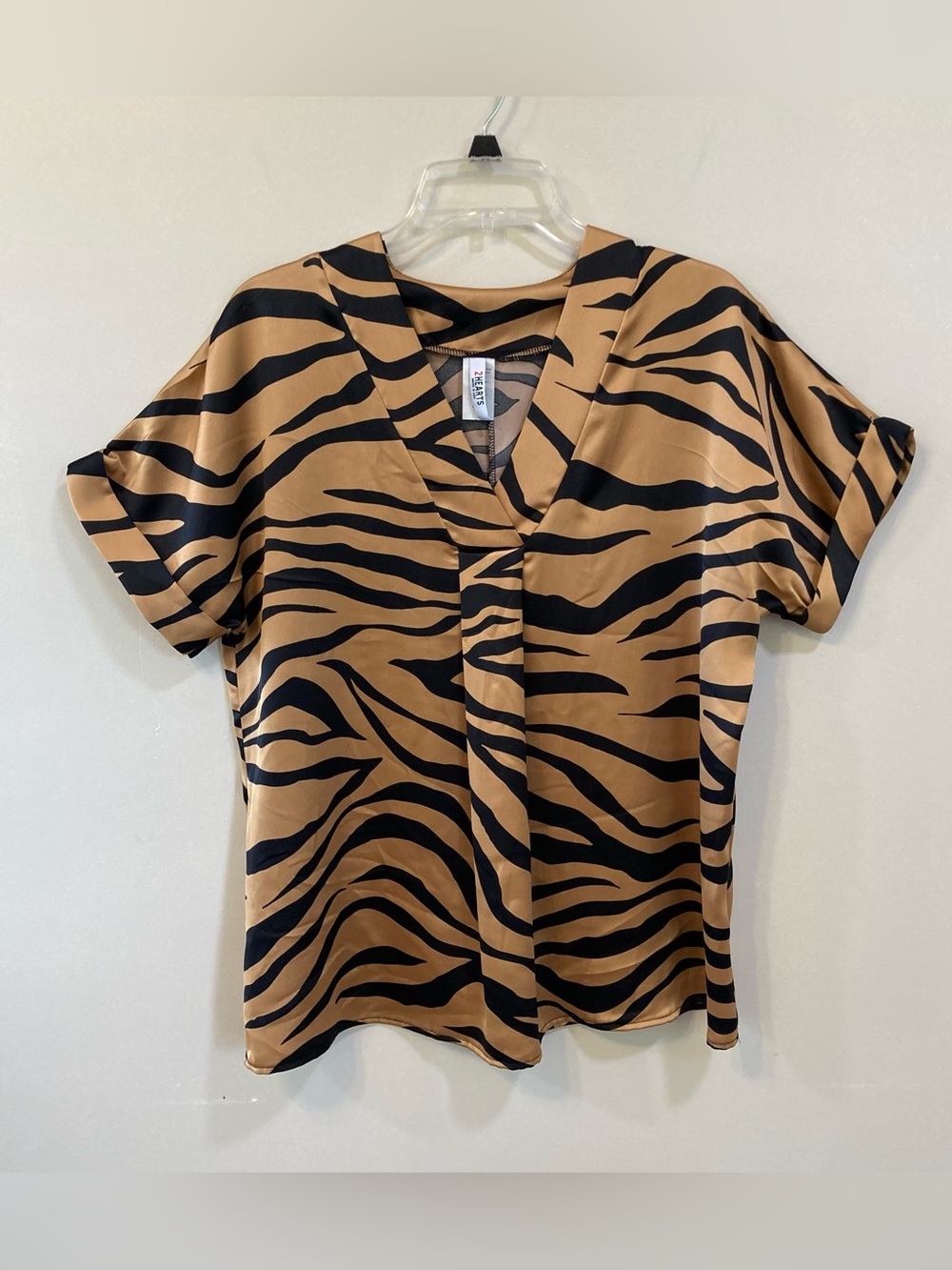 2 Hearts Tiger Print Womens Top Sz M Black Gold Short Sleeve Satin